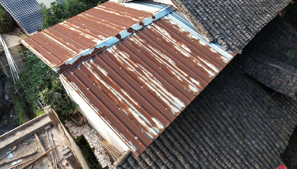 比彩鋼瓦好的屋頂材料，樹(shù)脂瓦是個(gè)不錯(cuò)的選擇