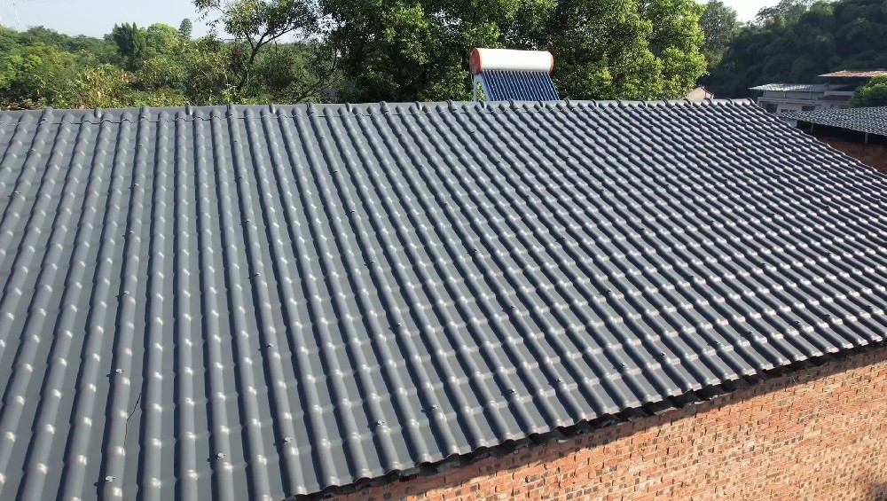 樹脂瓦和彩鋼瓦哪個隔熱效果好？