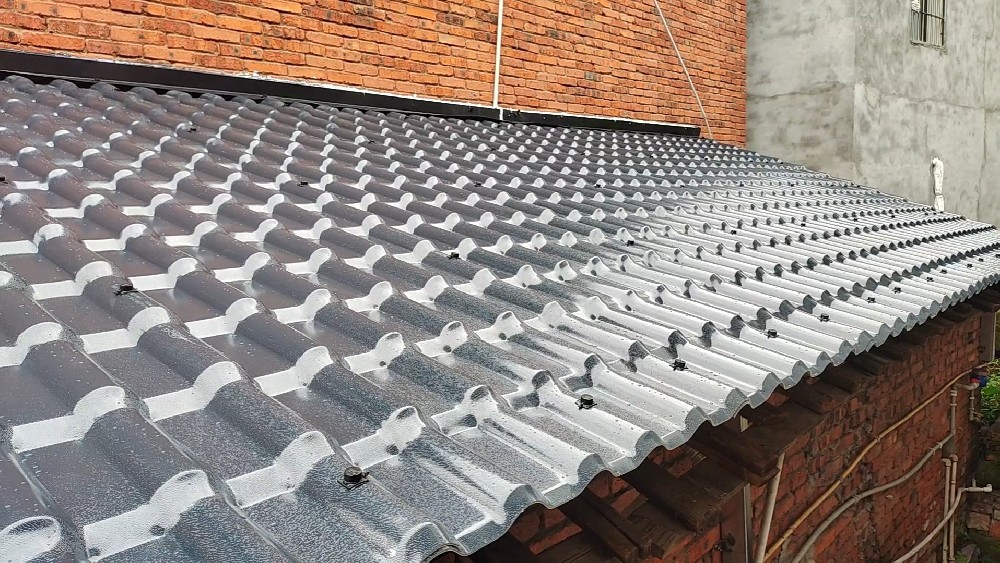 樹脂瓦和鋁瓦屋頂哪個好？哪個更耐用？